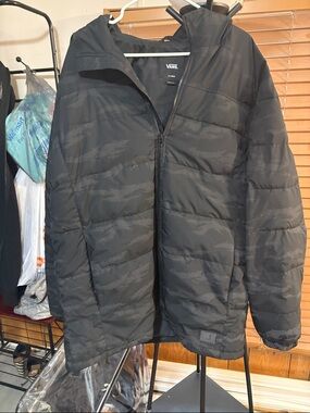 Vans Black Quilted Hooded Puffer Jacket with Subtle Pattern Packable